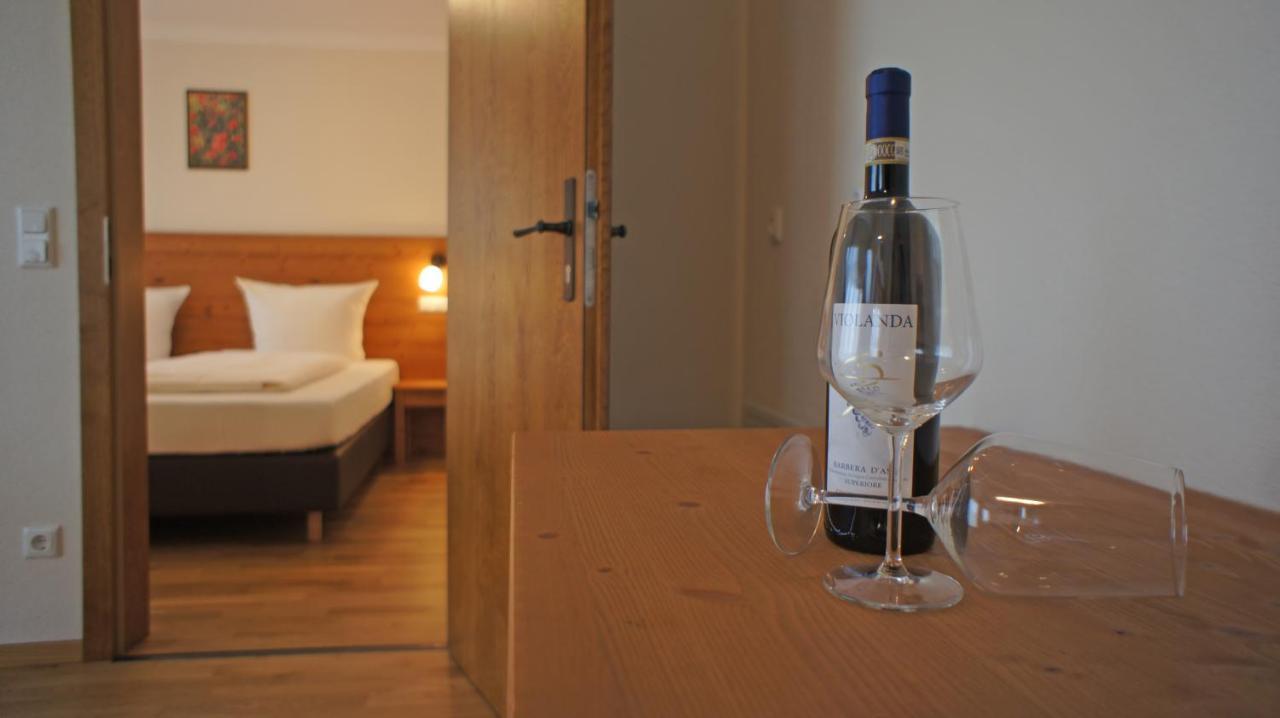 Hotel Heimfeld Restaurant Cafe Garching an Der Alz エクステリア 写真