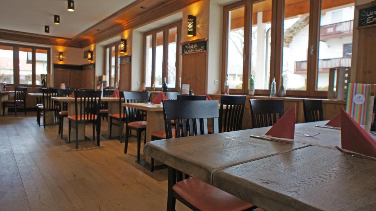 Hotel Heimfeld Restaurant Cafe Garching an Der Alz エクステリア 写真