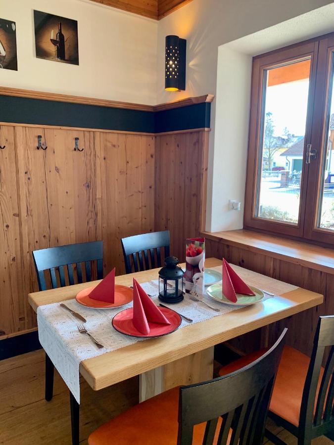 Hotel Heimfeld Restaurant Cafe Garching an Der Alz エクステリア 写真