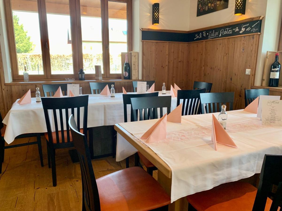 Hotel Heimfeld Restaurant Cafe Garching an Der Alz エクステリア 写真